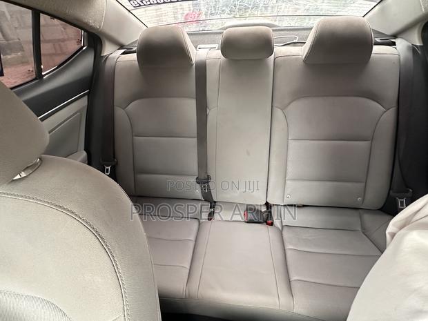 Hyundai Elantra SE 2018 Red