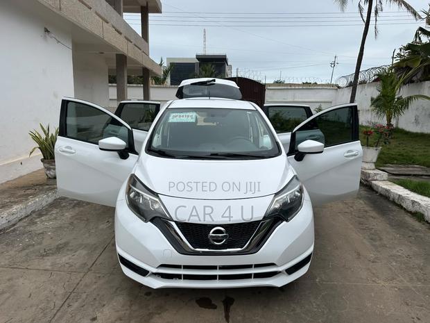 Nissan Versa 1.6 SV 2018 White