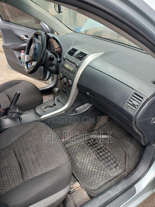 Toyota Corolla LE 4dr Sedan (1.8L 4cyl 4A) 2013 Blue
