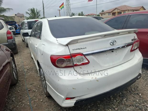 Toyota Corolla 2013 White