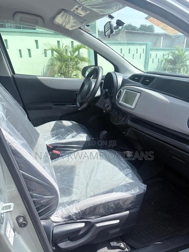 Toyota Vitz 1.3 AWD 5dr 2014 Gray