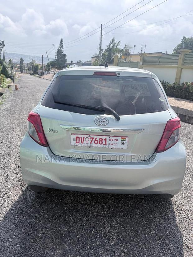 Toyota Vitz 1.3 AWD 5dr 2014 Gray
