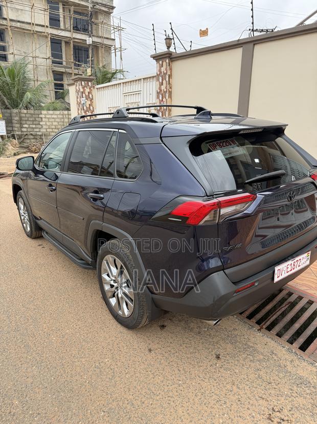 Toyota RAV4 XLE Premium AWD 2024 Matt Black