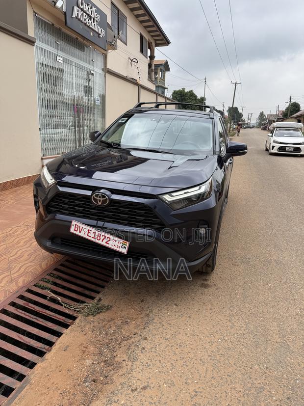 Toyota RAV4 XLE Premium AWD 2024 Matt Black