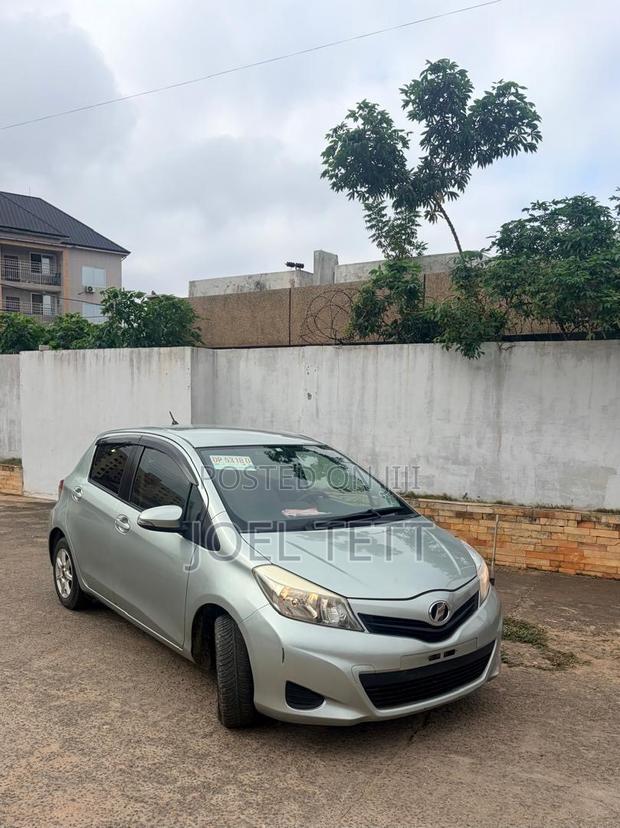 Toyota Vitz 2014 Gray