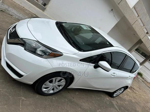 Nissan Versa 1.6 SV 2018 White