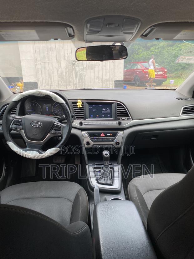 Hyundai Elantra SE Sedan FWD (2.0L 4cyl 6M) 2017 Blue