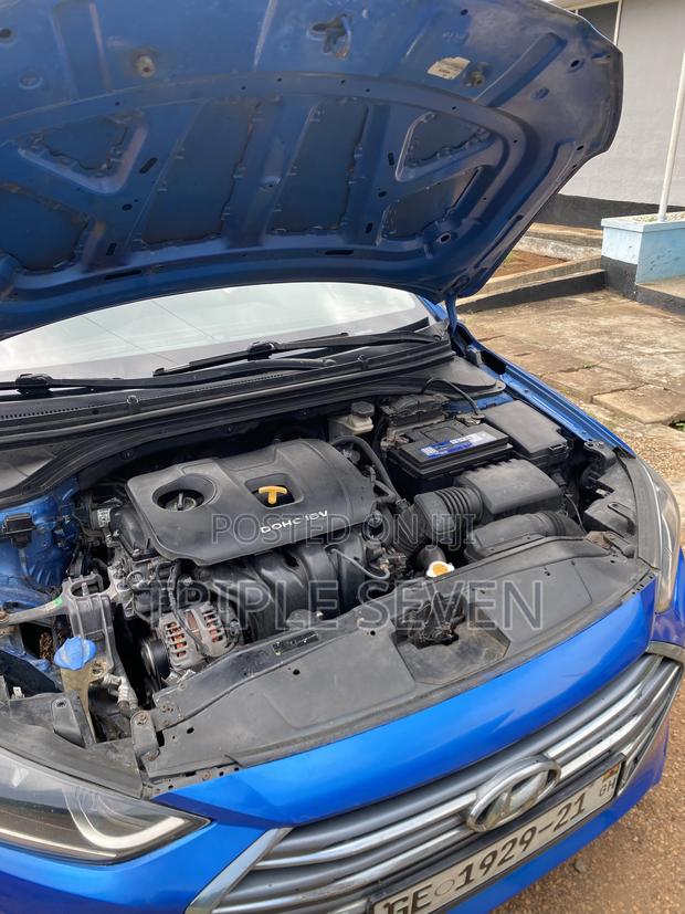 Hyundai Elantra SE Sedan FWD (2.0L 4cyl 6M) 2017 Blue