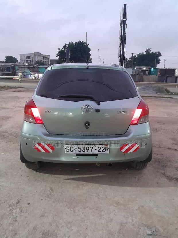 Toyota Vitz 2010 Gray