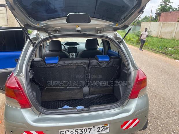 Toyota Vitz 2010 Gray