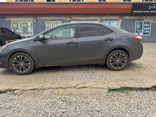 Toyota Corolla 2015 Gray