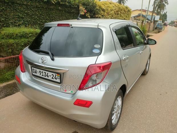 Toyota Vitz 1.3 FWD 5dr 2012 Silver