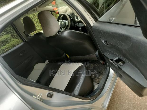 Toyota Vitz 1.3 FWD 5dr 2012 Silver