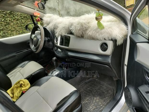 Toyota Vitz 1.3 FWD 5dr 2012 Silver