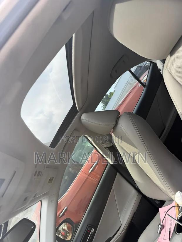 Lexus IS 2016 Silver