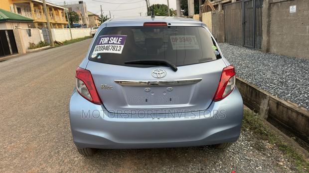 Toyota Vitz 1.0 FWD 5dr 2013 Blue