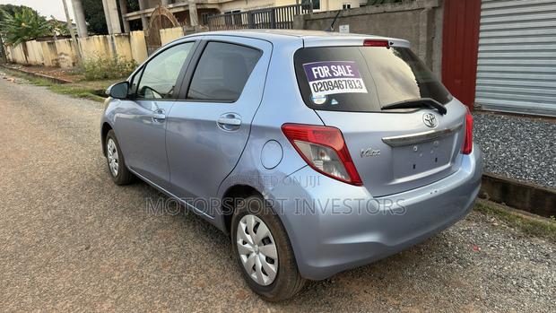 Toyota Vitz 1.0 FWD 5dr 2013 Blue