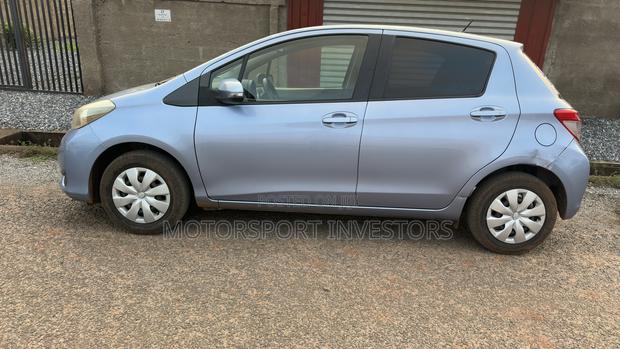 Toyota Vitz 1.0 FWD 5dr 2013 Blue