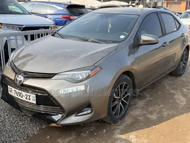 Toyota Corolla LE Eco (1.8L 4cyl 2A) 2018 Green