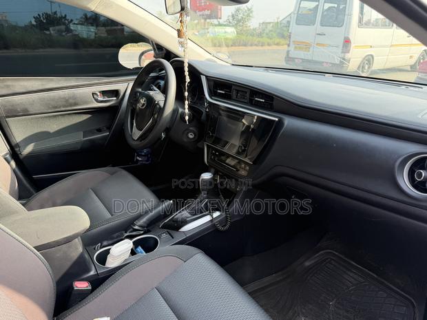 Toyota Corolla LE Eco (1.8L 4cyl 2A) 2018 Green