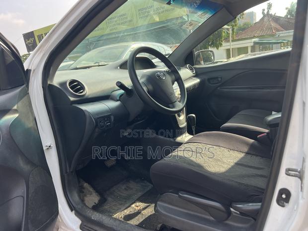 Toyota Yaris 1.5 2009 White
