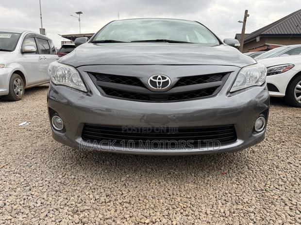 Toyota Corolla LE 4dr Sedan (1.8L 4cyl 4A) 2013 Gray