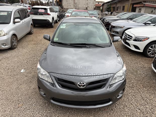 Toyota Corolla LE 4dr Sedan (1.8L 4cyl 4A) 2013 Gray