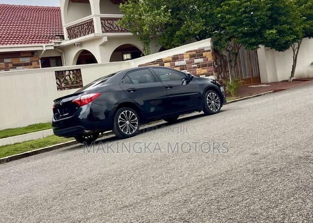 Toyota Corolla SE Special Edition 4dr Sedan (1.8L 4cyl CVT) 2017 Red