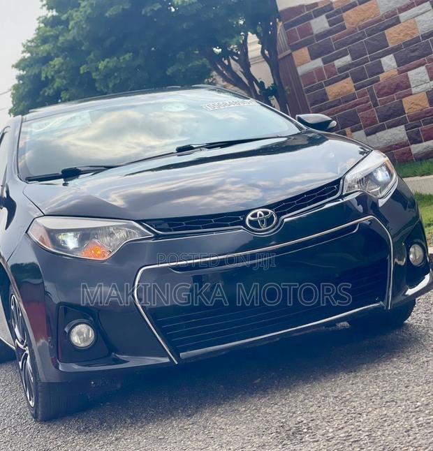 Toyota Corolla SE Special Edition 4dr Sedan (1.8L 4cyl CVT) 2017 Red