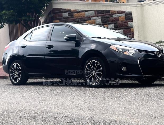 Toyota Corolla SE Special Edition 4dr Sedan (1.8L 4cyl CVT) 2017 Red