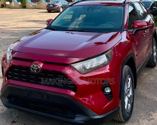 Toyota RAV4 XLE Premium FWD 2020 Red