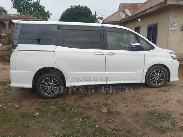 Toyota Voxy 2016 White