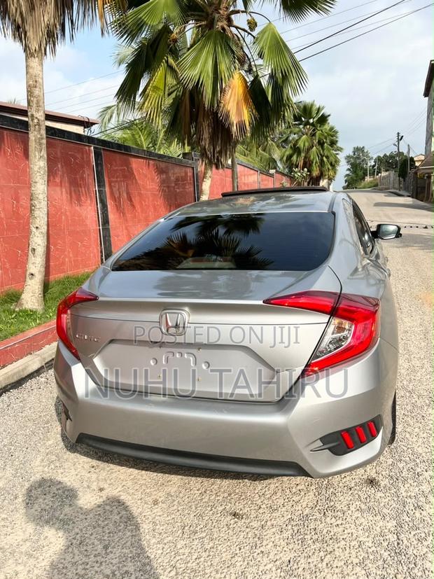 Honda Civic EX 4dr Hatchback (1.5L 4cyl) 2017 Gray