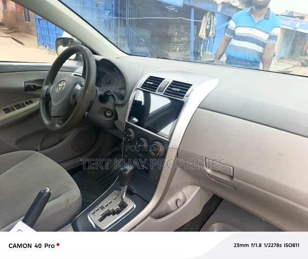 Toyota Corolla 2011 Silver