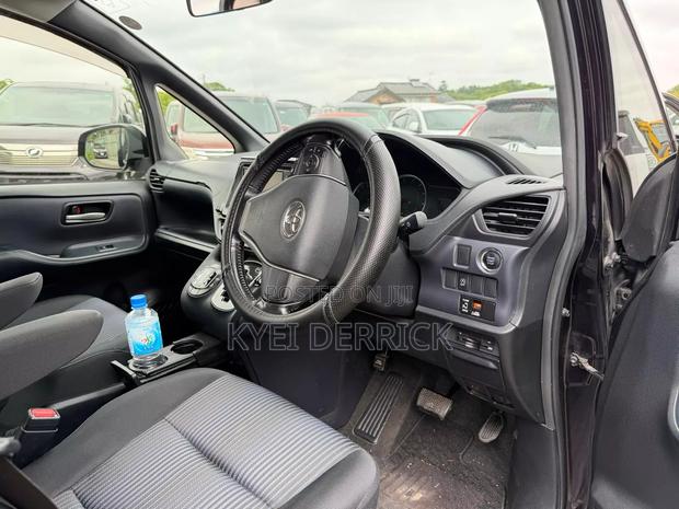 Toyota Voxy V 2WD 7-Seater 2013 Black