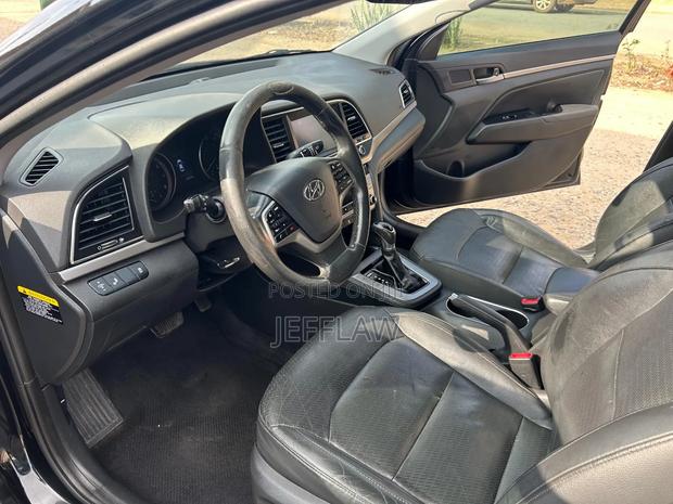 Hyundai Elantra Limited Sedan FWD (2.0L 4cyl 6A) 2017 Black