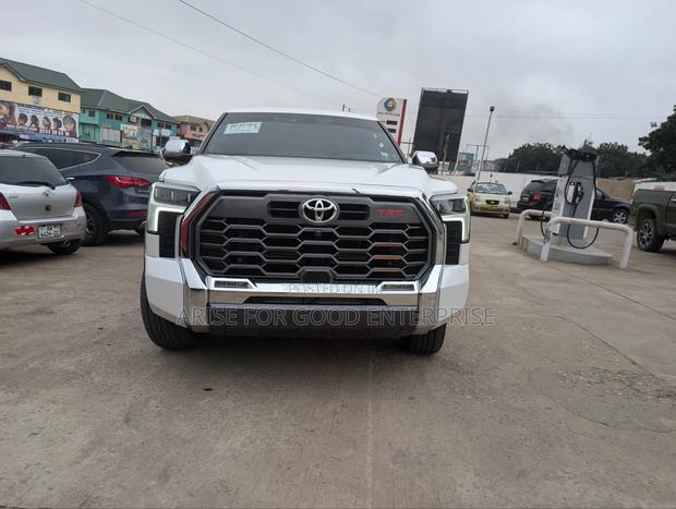 Toyota Tundra 2023 White