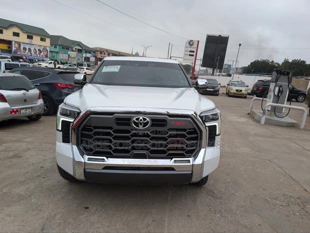 Toyota Tundra 2023 White