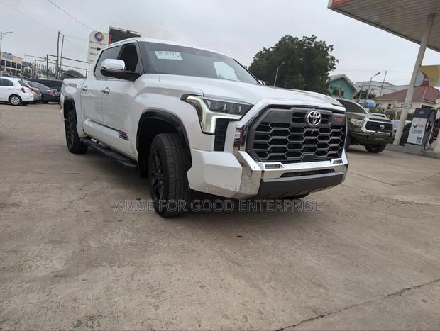 Toyota Tundra 2023 White