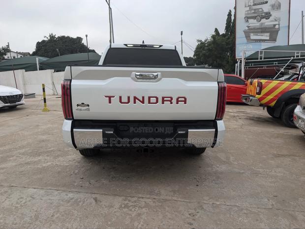 Toyota Tundra 2023 White