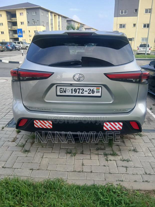 Toyota Highlander XLE 2022 Silver