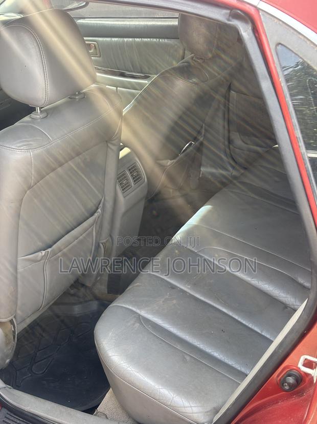 Toyota Avalon 3.0 2000 Orange