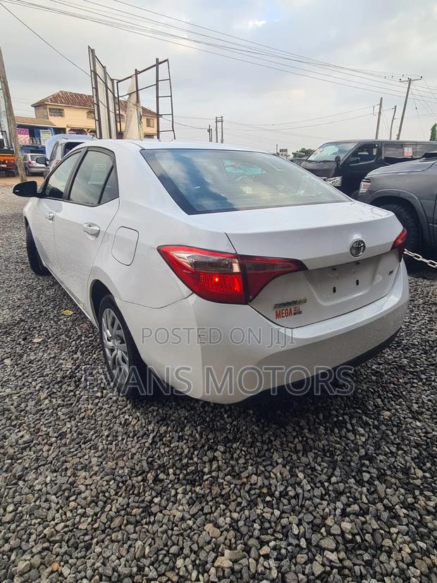 Toyota Corolla 2019 White
