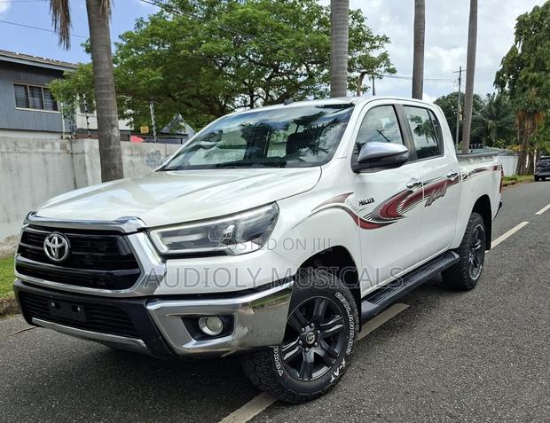 Toyota Hilux 2021 White