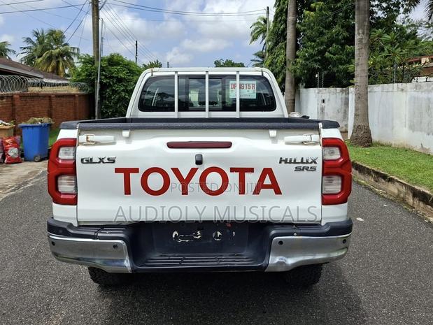 Toyota Hilux 2021 White