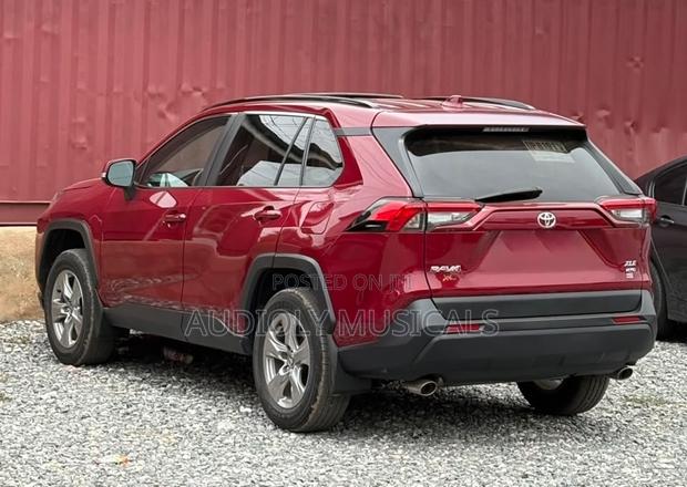 Toyota RAV4 XLE AWD 2024 Red