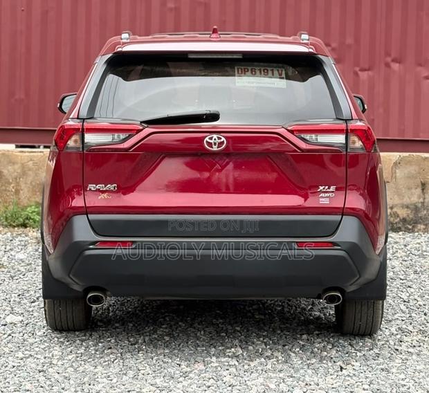 Toyota RAV4 XLE AWD 2024 Red