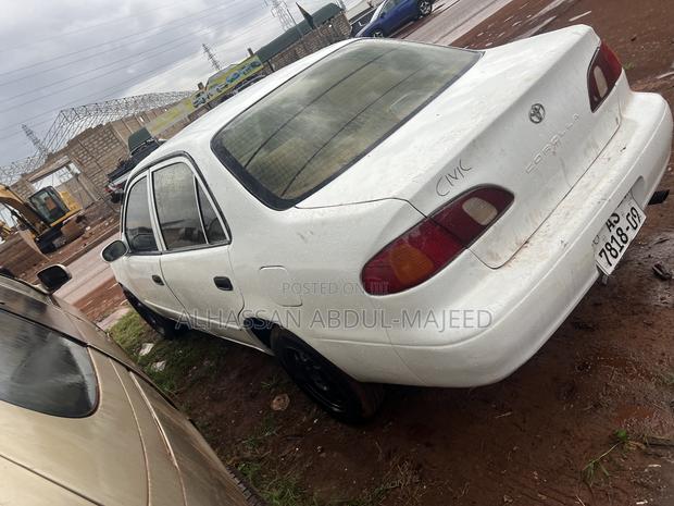 Toyota Corolla 1998 White