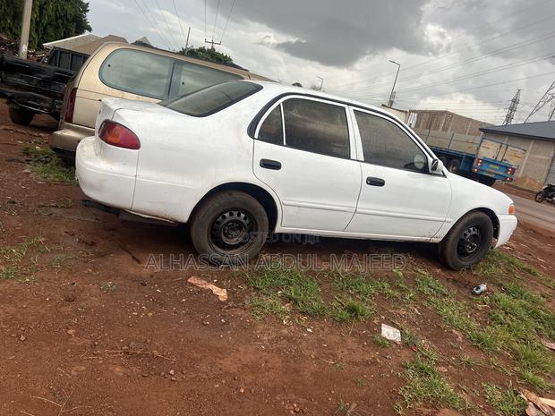 Toyota Corolla 1998 White