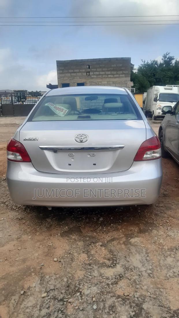 Toyota Belta 2010 Silver